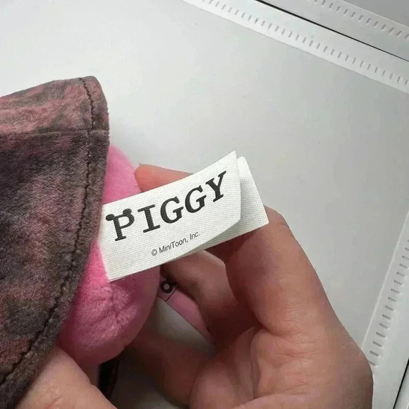 Piggy Series 1 Roblox Collectible Plush PIGGY With Tags 8" Toy - Picture 3 of 4